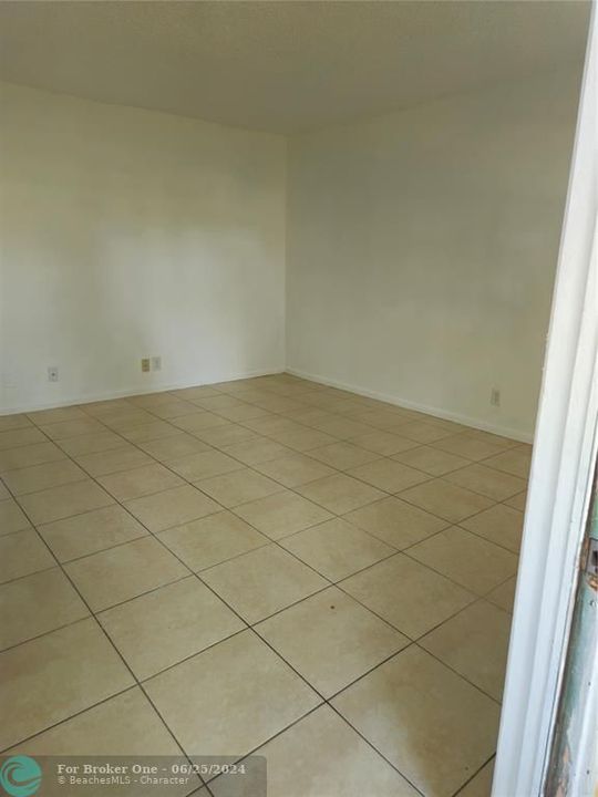 For Rent: $1,700 (2 beds, 1 baths, 609 Square Feet)