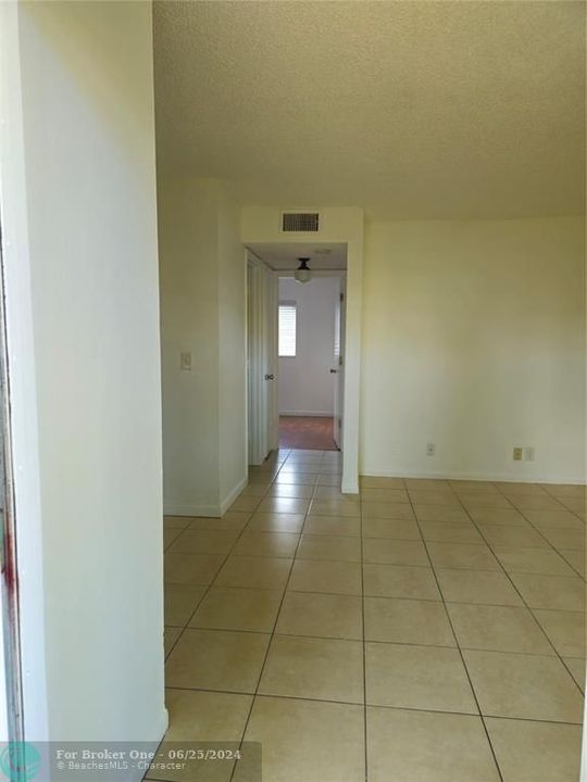 For Rent: $1,700 (2 beds, 1 baths, 609 Square Feet)