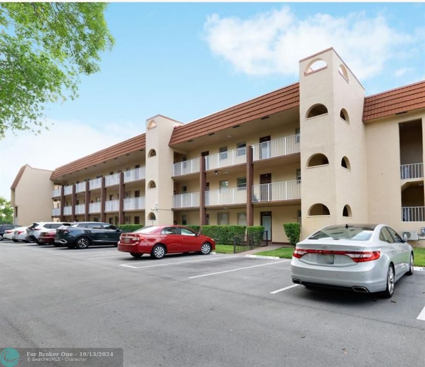 Active With Contract: $117,900 (1 beds, 1 baths, 697 Square Feet)