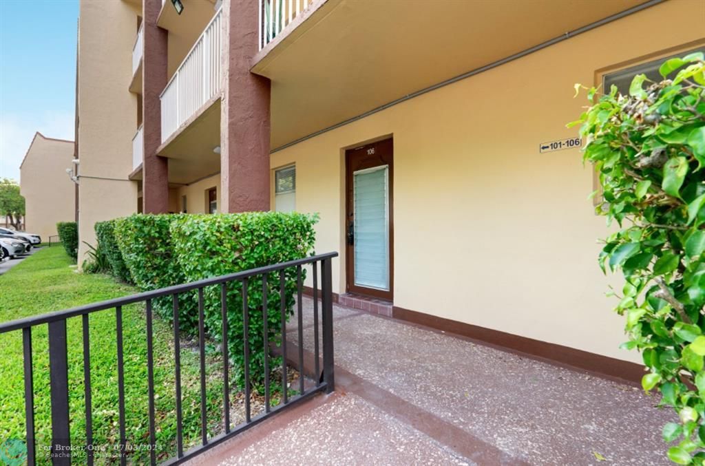 Active With Contract: $117,900 (1 beds, 1 baths, 697 Square Feet)
