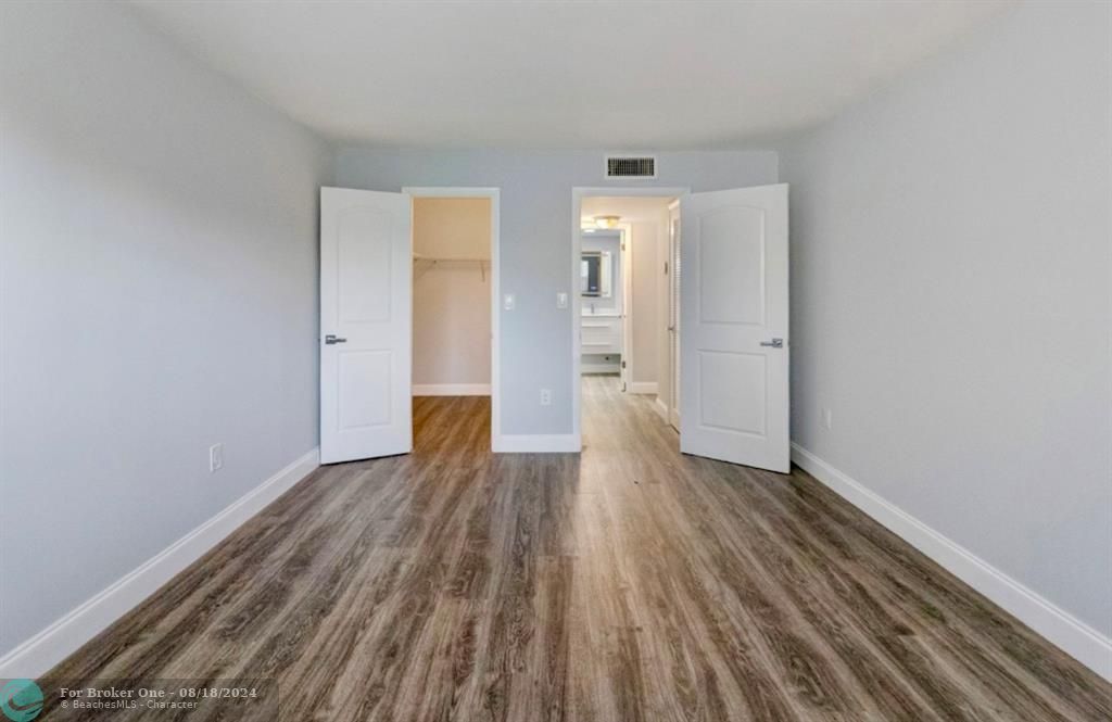 Active With Contract: $117,900 (1 beds, 1 baths, 697 Square Feet)