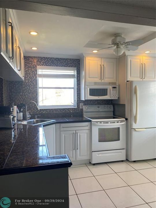 For Sale: $179,000 (2 beds, 2 baths, 1070 Square Feet)