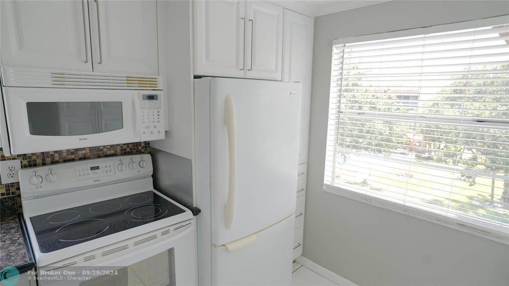 For Sale: $179,000 (2 beds, 2 baths, 1070 Square Feet)