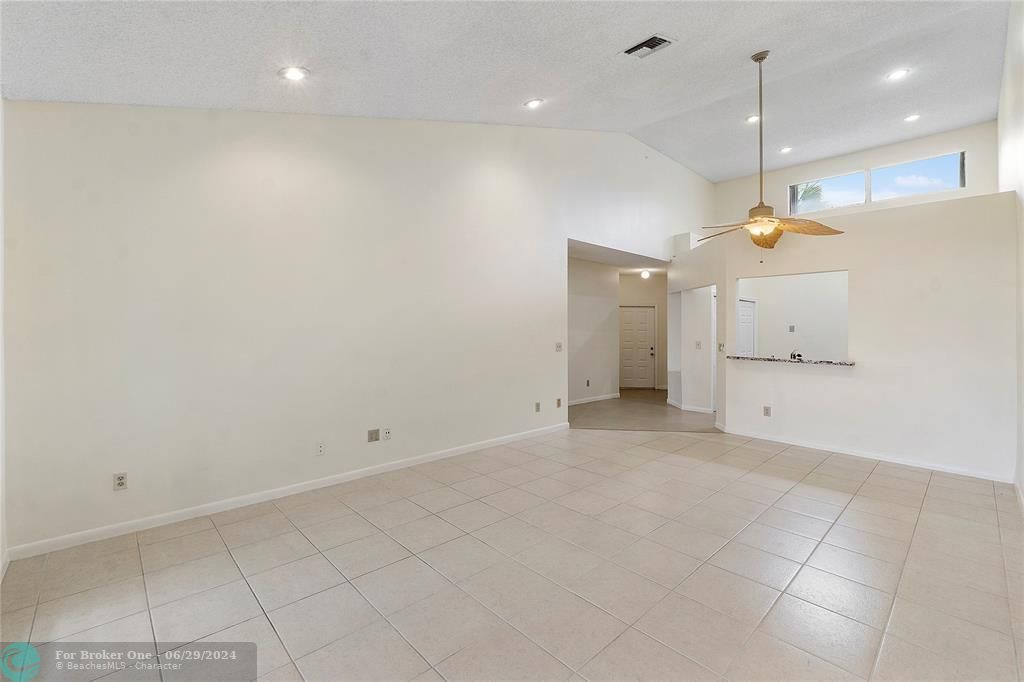 Active With Contract: $468,000 (2 beds, 2 baths, 1247 Square Feet)