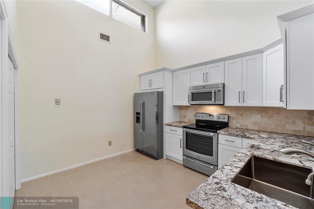 Active With Contract: $468,000 (2 beds, 2 baths, 1247 Square Feet)