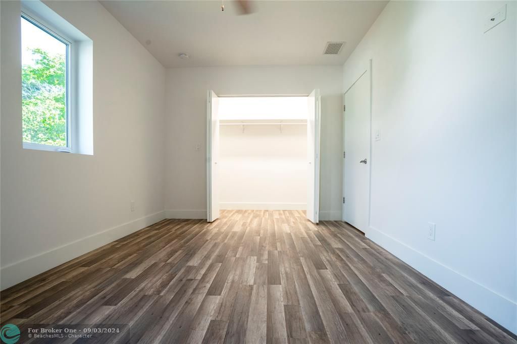 Active With Contract: $3,975 (3 beds, 2 baths, 2000 Square Feet)