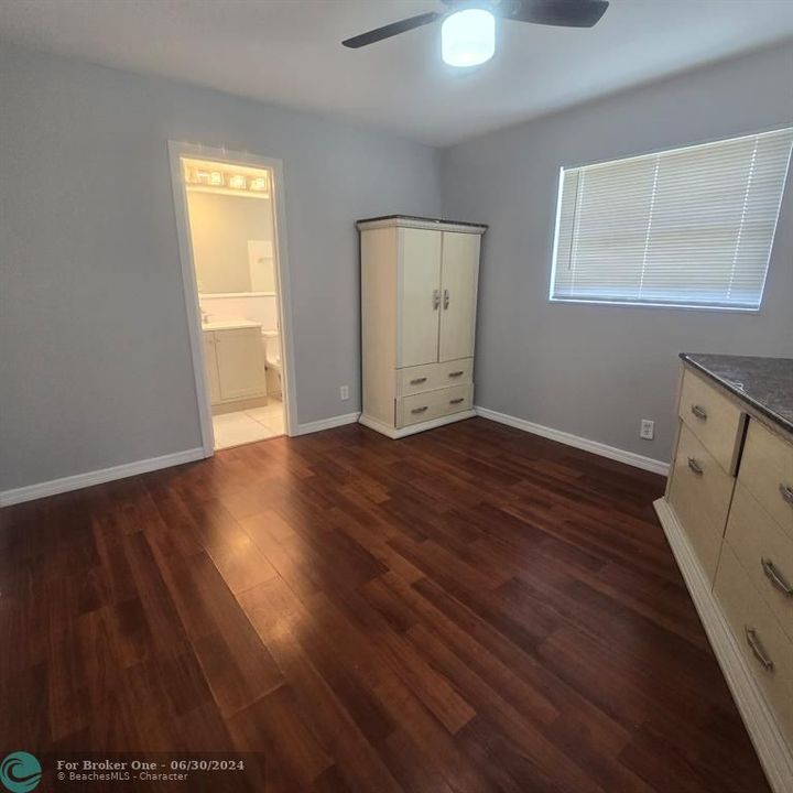 For Rent: $3,200 (3 beds, 2 baths, 1342 Square Feet)