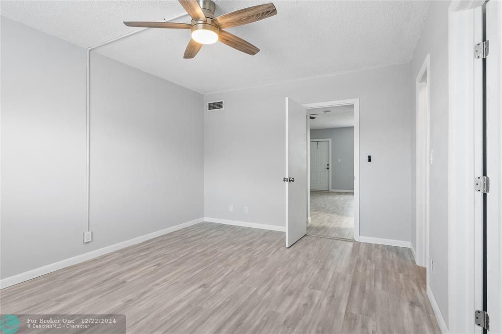 For Sale: $215,000 (1 beds, 1 baths, 576 Square Feet)