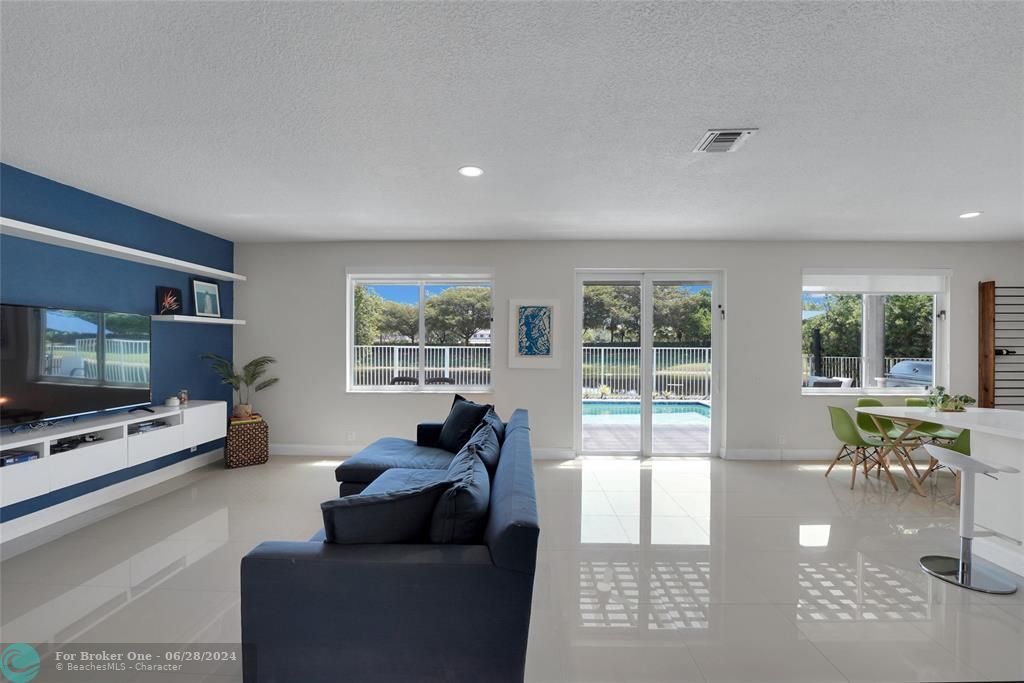 Active With Contract: $7,000 (5 beds, 3 baths, 2672 Square Feet)