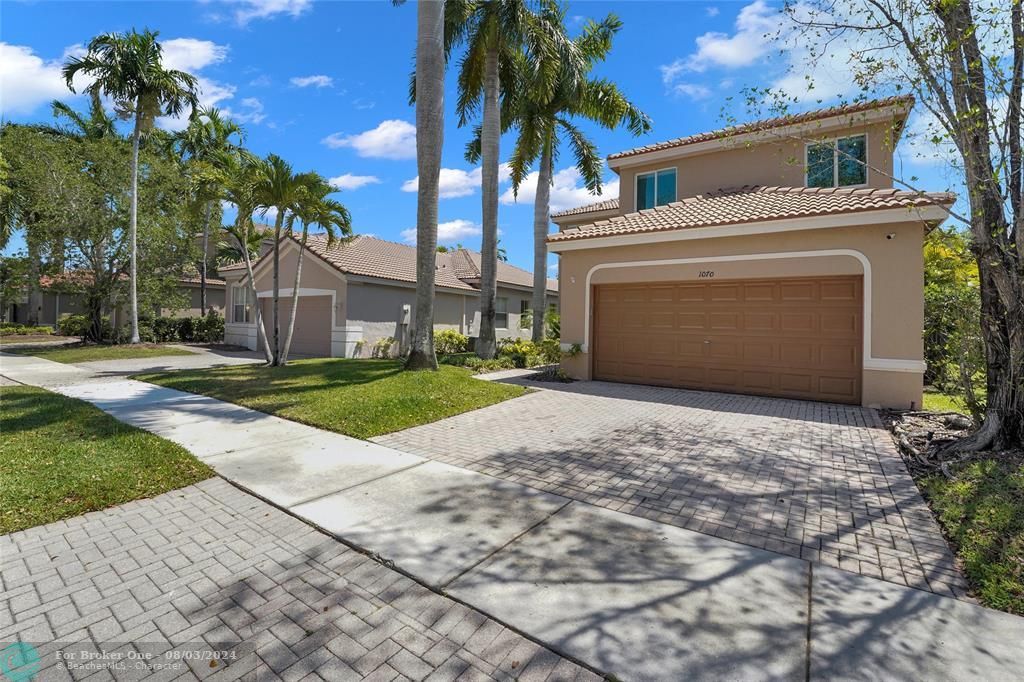 Active With Contract: $7,000 (5 beds, 3 baths, 2672 Square Feet)