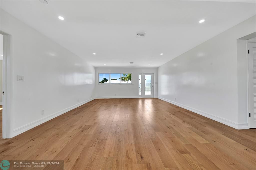 Recently Sold: $850,000 (3 beds, 2 baths, 1800 Square Feet)