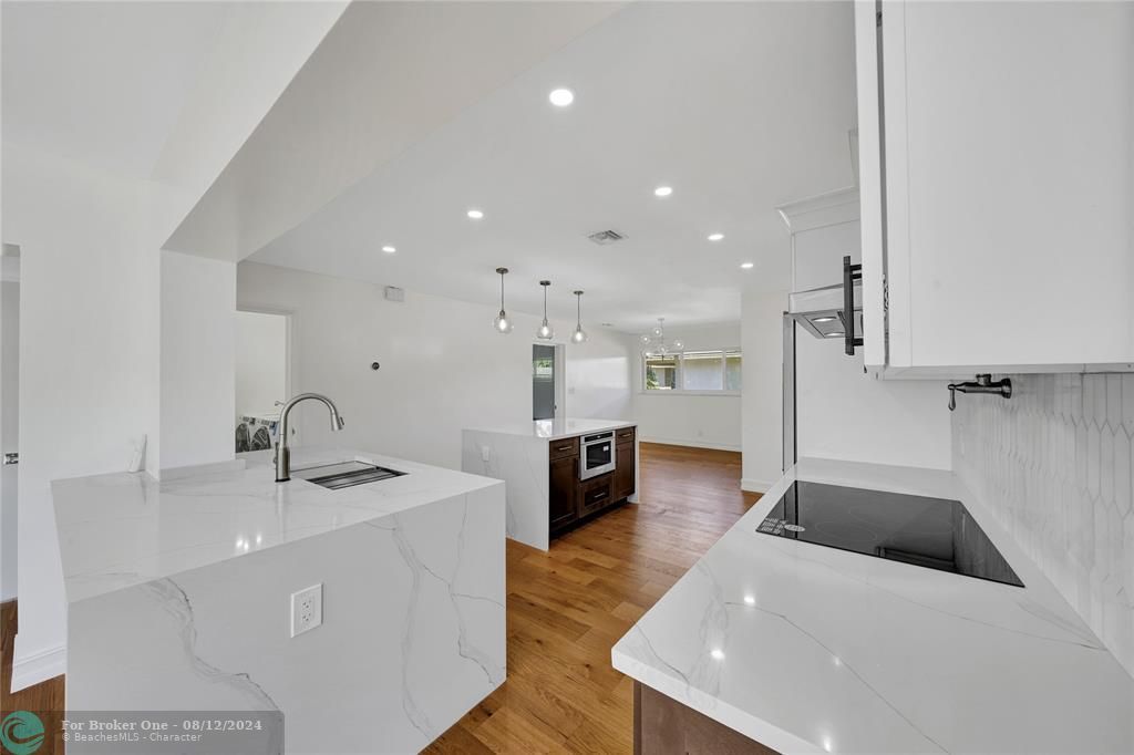 Recently Sold: $850,000 (3 beds, 2 baths, 1800 Square Feet)