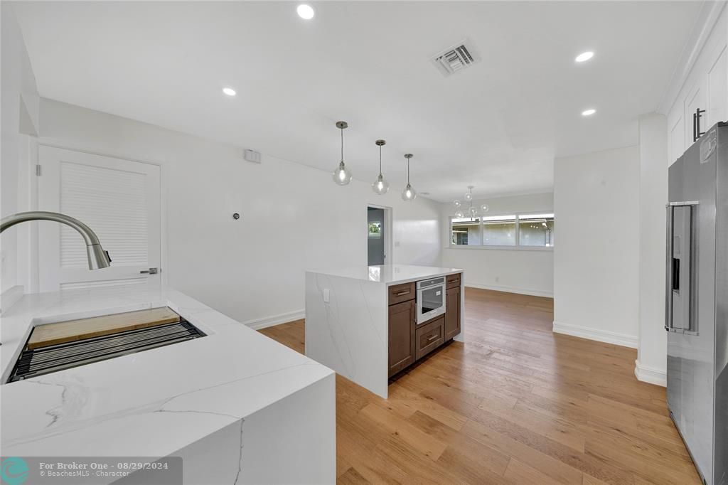 Recently Sold: $850,000 (3 beds, 2 baths, 1800 Square Feet)