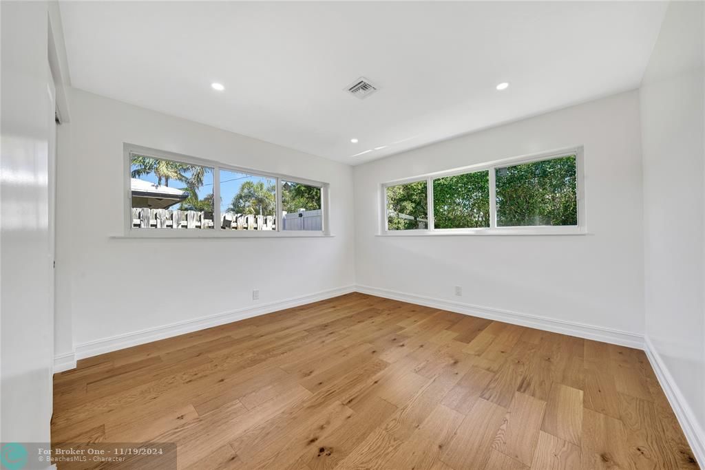 Recently Sold: $850,000 (3 beds, 2 baths, 1800 Square Feet)