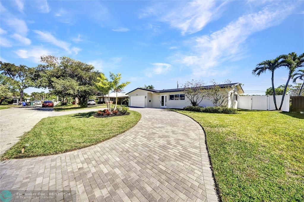 Recently Sold: $850,000 (3 beds, 2 baths, 1800 Square Feet)