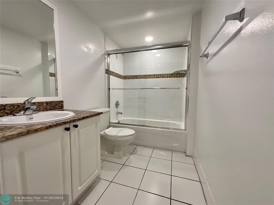 最近租的: $2,200 (1 贝兹, 1 浴室, 800 平方英尺)