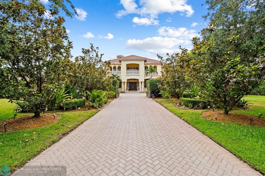 For Sale: $2,900,000 (6 beds, 7 baths, 6070 Square Feet)