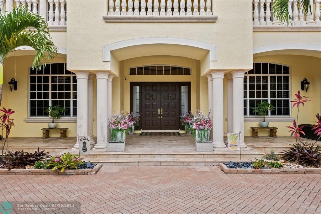 For Sale: $2,900,000 (6 beds, 7 baths, 6070 Square Feet)