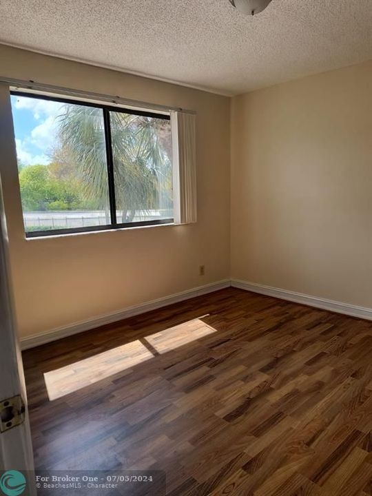 For Rent: $2,750 (3 beds, 2 baths, 1263 Square Feet)