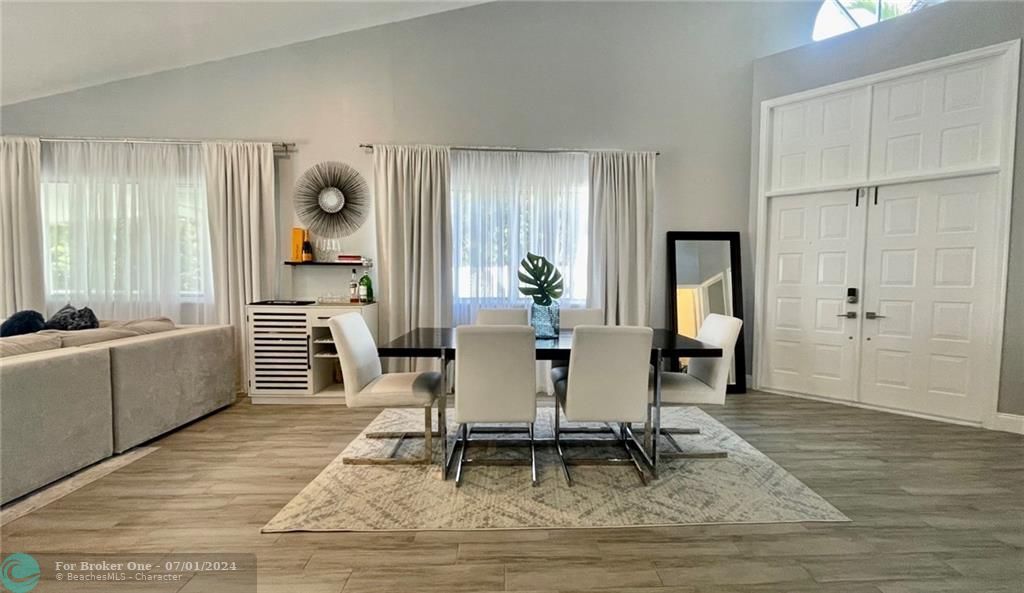 Active With Contract: $3,950 (3 beds, 2 baths, 1559 Square Feet)