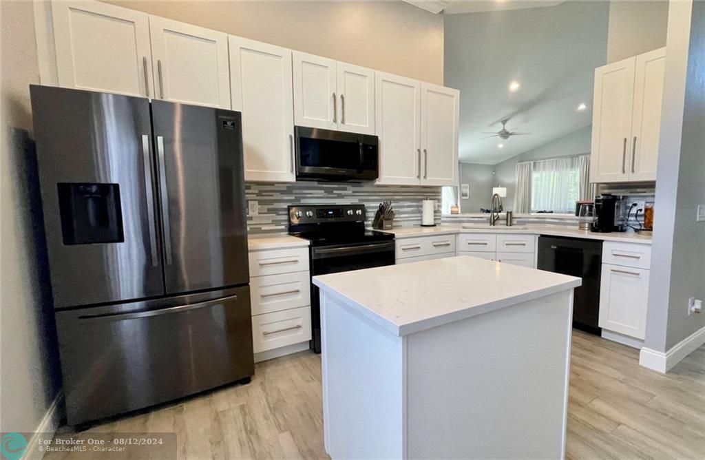 Active With Contract: $3,950 (3 beds, 2 baths, 1559 Square Feet)