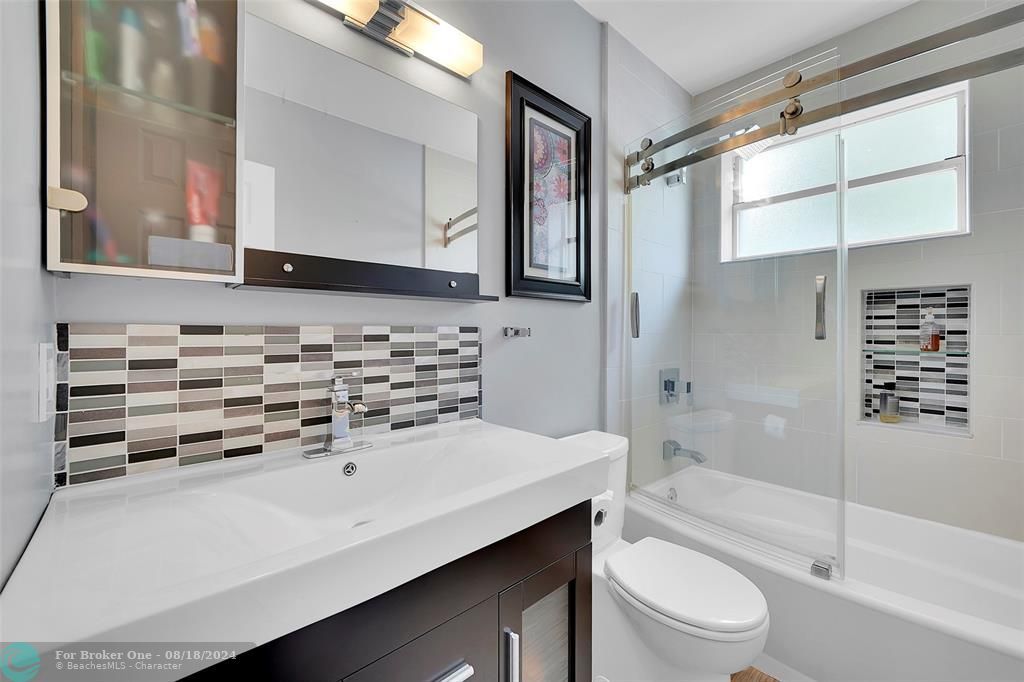 Active With Contract: $3,150 (3 beds, 2 baths, 1473 Square Feet)