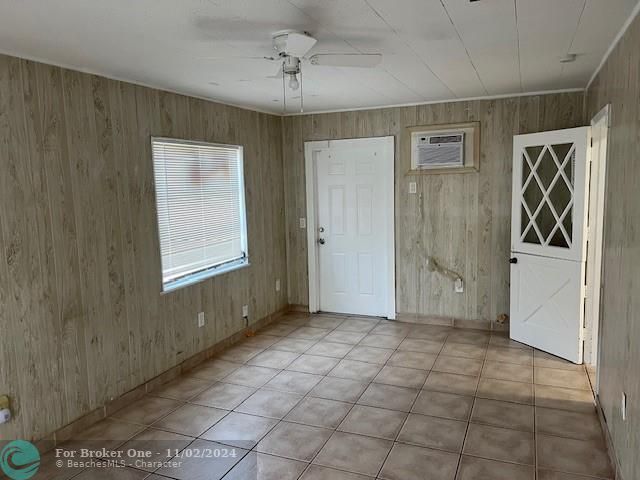 For Rent: $2,500 (4 beds, 2 baths, 1284 Square Feet)