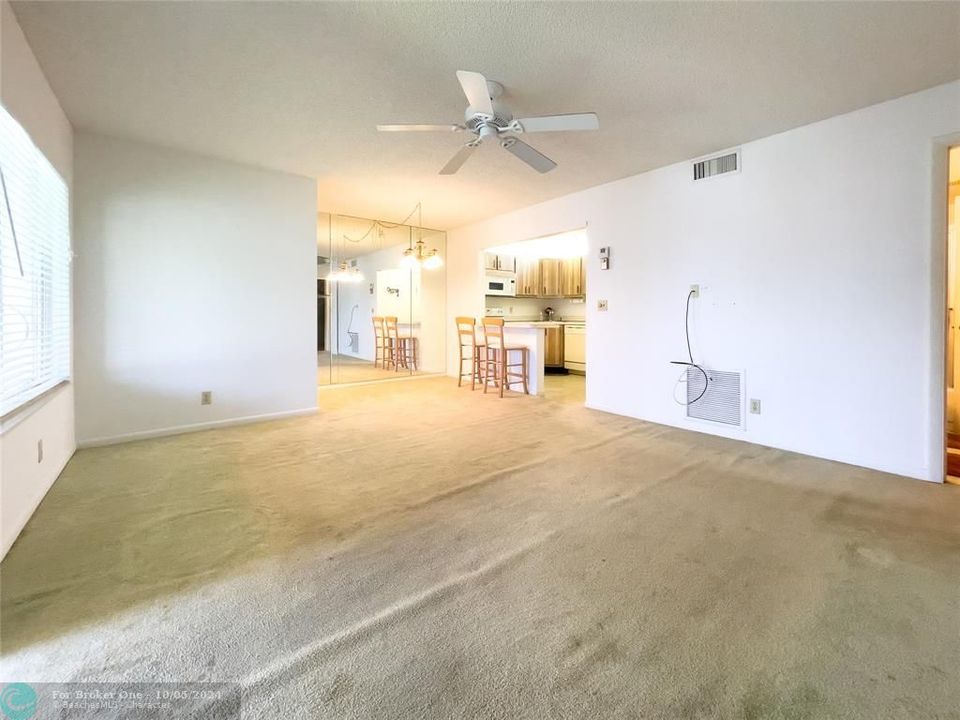 Recently Sold: $115,000 (1 beds, 1 baths, 682 Square Feet)