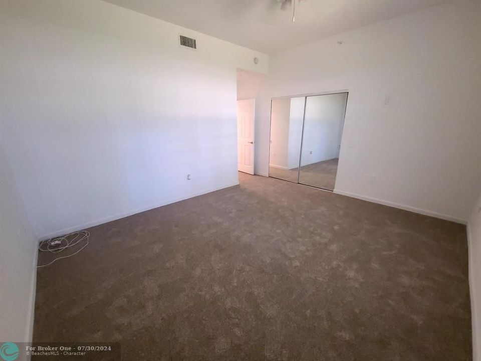 Active With Contract: $1,650 (1 beds, 1 baths, 1065 Square Feet)