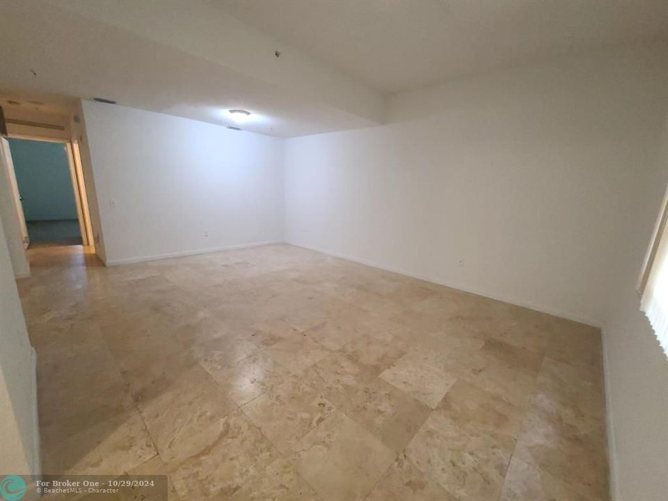 Active With Contract: $1,650 (1 beds, 1 baths, 1065 Square Feet)