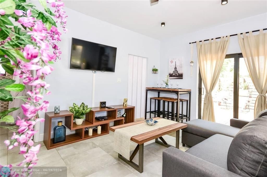 Recently Sold: $1,800 (1 beds, 1 baths, 520 Square Feet)