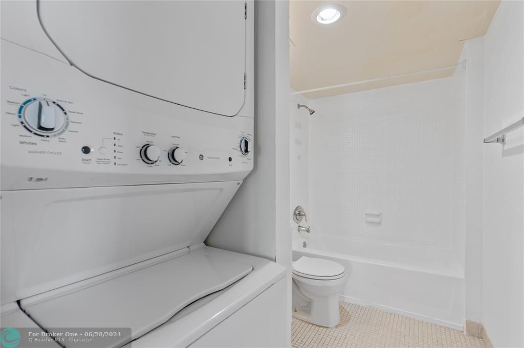 出租: $2,000 (2 贝兹, 2 浴室, 1008 平方英尺)