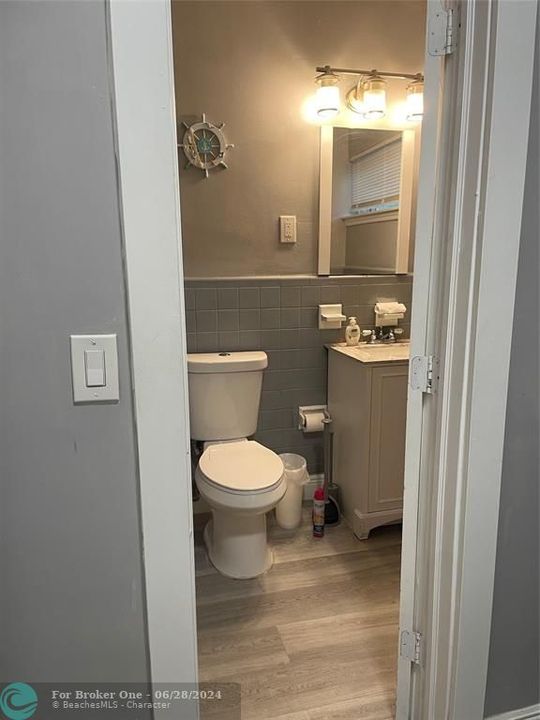 For Rent: $2,300 (1 beds, 1 baths, 700 Square Feet)