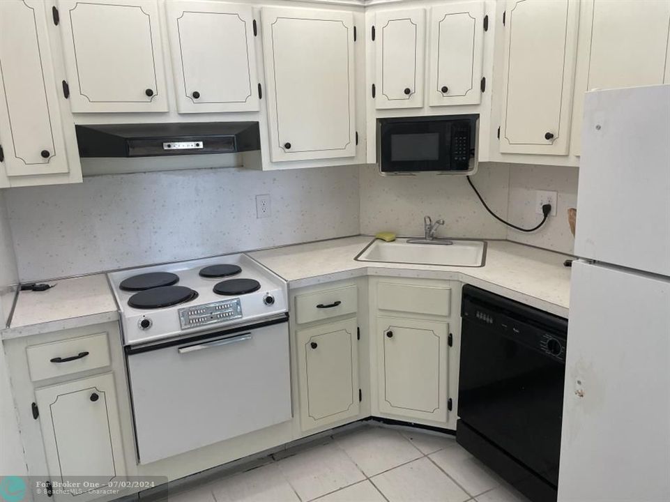 For Sale: $235,000 (2 beds, 1 baths, 875 Square Feet)