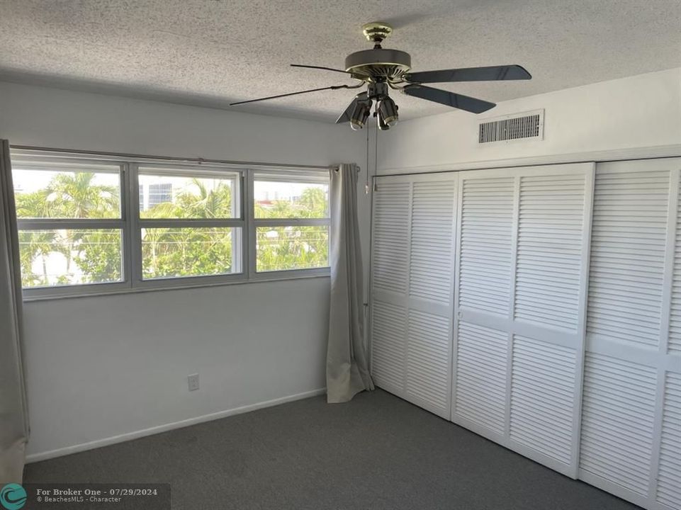 For Sale: $235,000 (2 beds, 1 baths, 875 Square Feet)