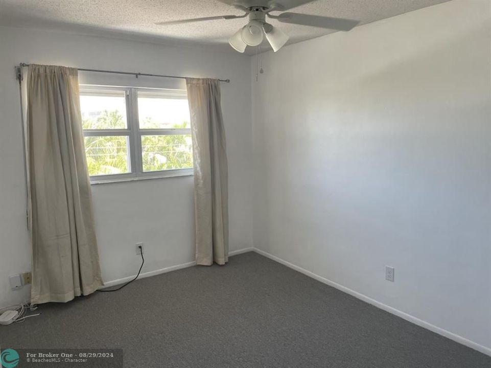 For Sale: $235,000 (2 beds, 1 baths, 875 Square Feet)