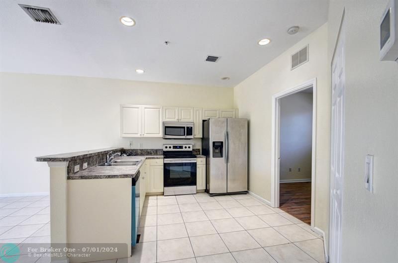 For Rent: $2,300 (3 beds, 2 baths, 1044 Square Feet)