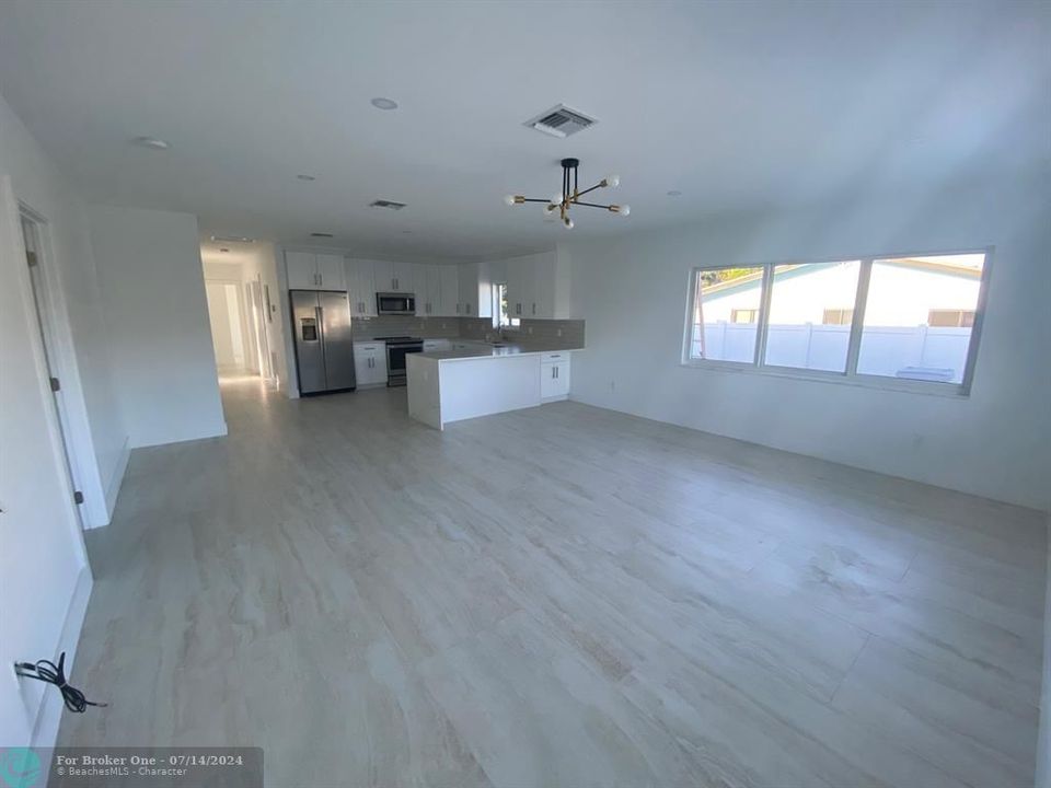 For Sale: $3,950 (3 beds, 2 baths, 2220 Square Feet)
