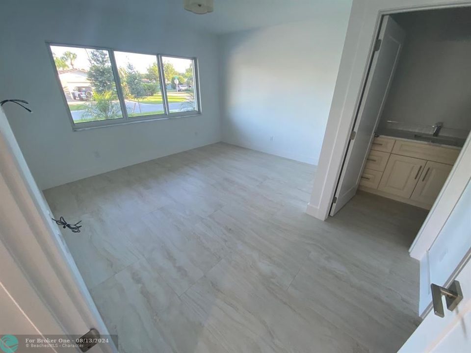 For Sale: $3,950 (3 beds, 2 baths, 2220 Square Feet)