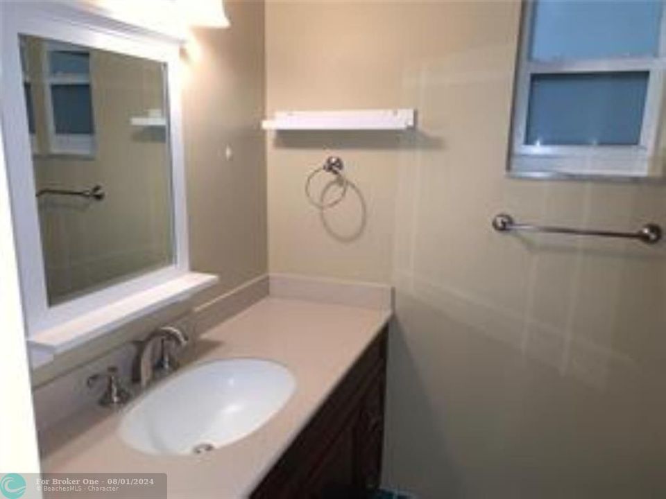 В аренду: $2,100 (1 спален, 1 ванн, 988 Квадратных фут)