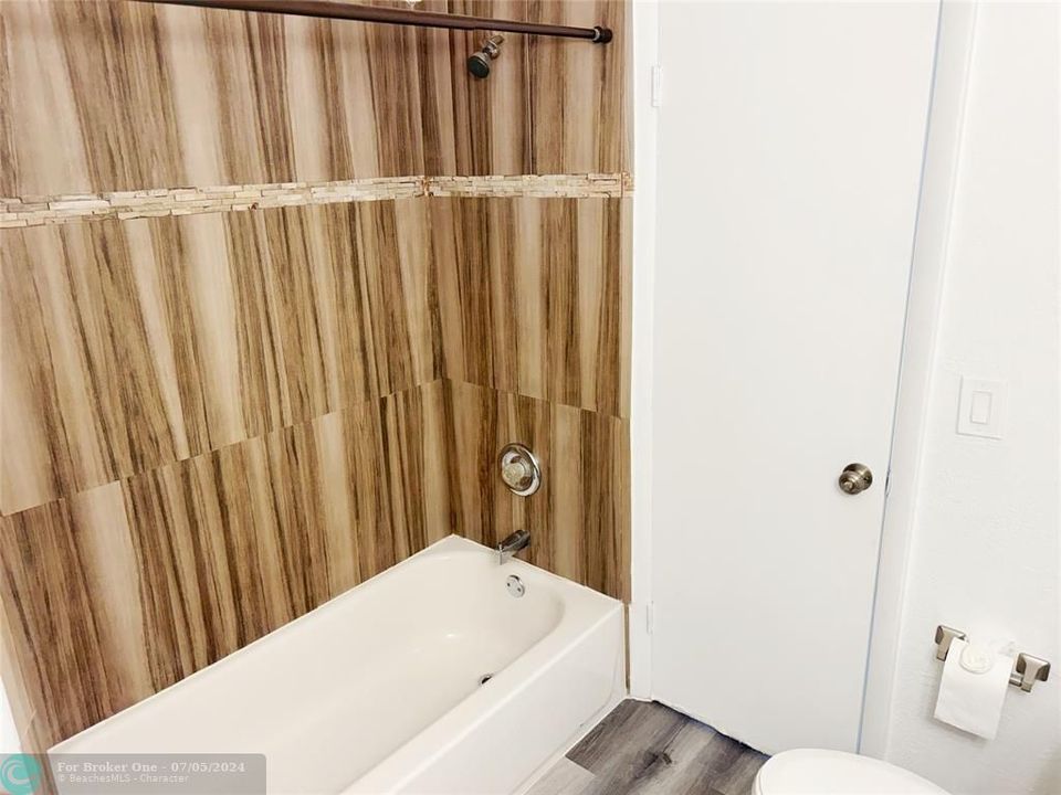 For Rent: $2,000 (2 beds, 2 baths, 944 Square Feet)