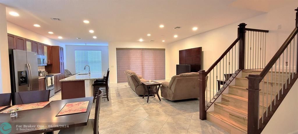 Active With Contract: $4,200 (3 beds, 3 baths, 2161 Square Feet)
