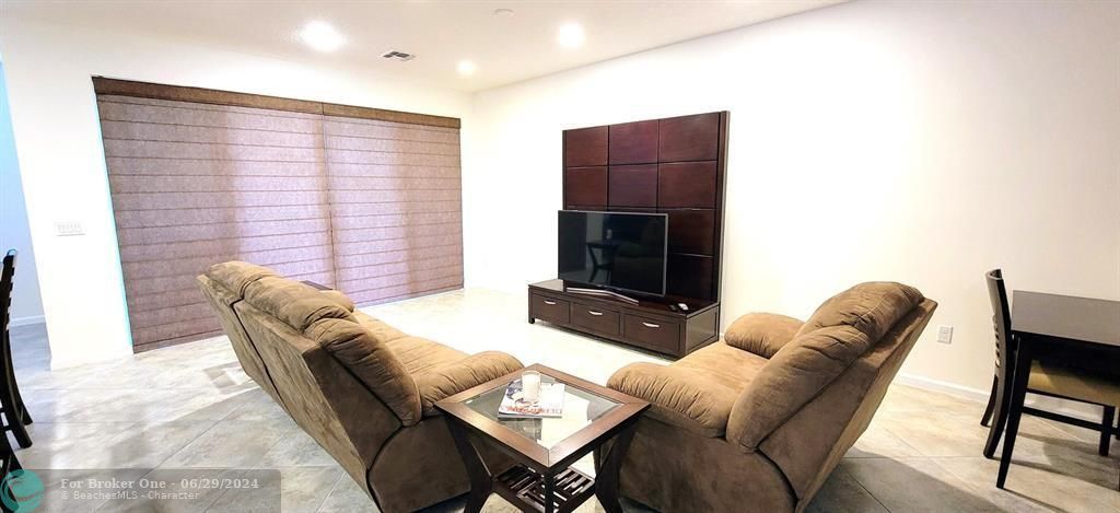 Active With Contract: $4,200 (3 beds, 3 baths, 2161 Square Feet)