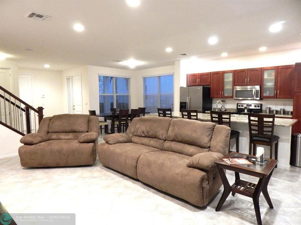 Active With Contract: $4,200 (3 beds, 3 baths, 2161 Square Feet)