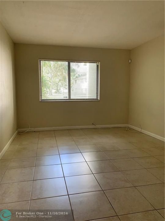 Recently Rented: $1,900 (2 beds, 1 baths, 920 Square Feet)