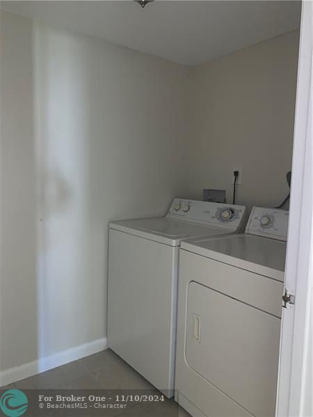 Recently Rented: $1,900 (2 beds, 1 baths, 920 Square Feet)