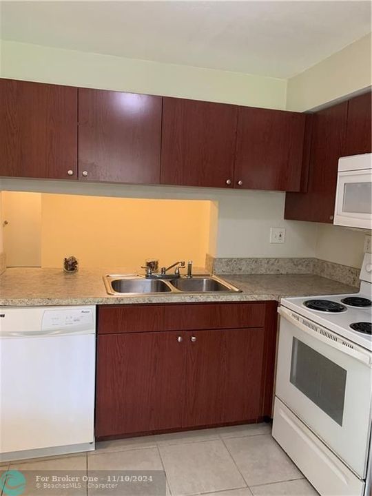 Recently Rented: $1,900 (2 beds, 1 baths, 920 Square Feet)