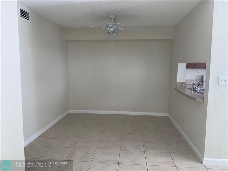 Recently Rented: $1,900 (2 beds, 1 baths, 920 Square Feet)