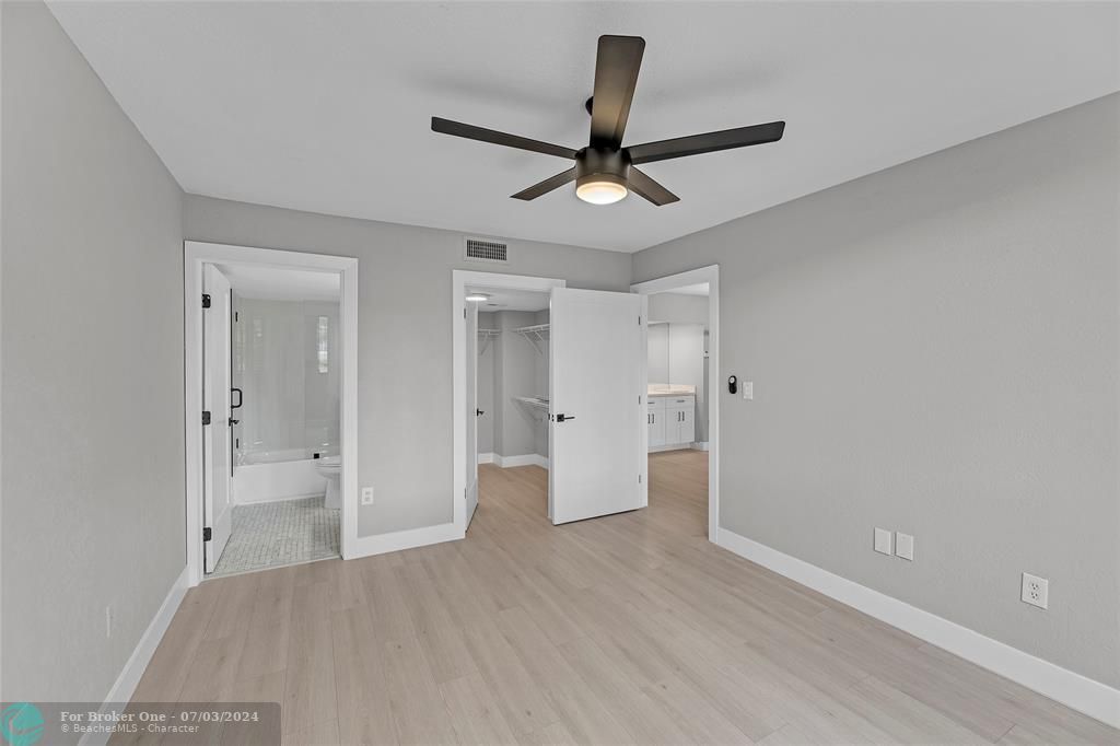 For Sale: $349,000 (2 beds, 2 baths, 992 Square Feet)