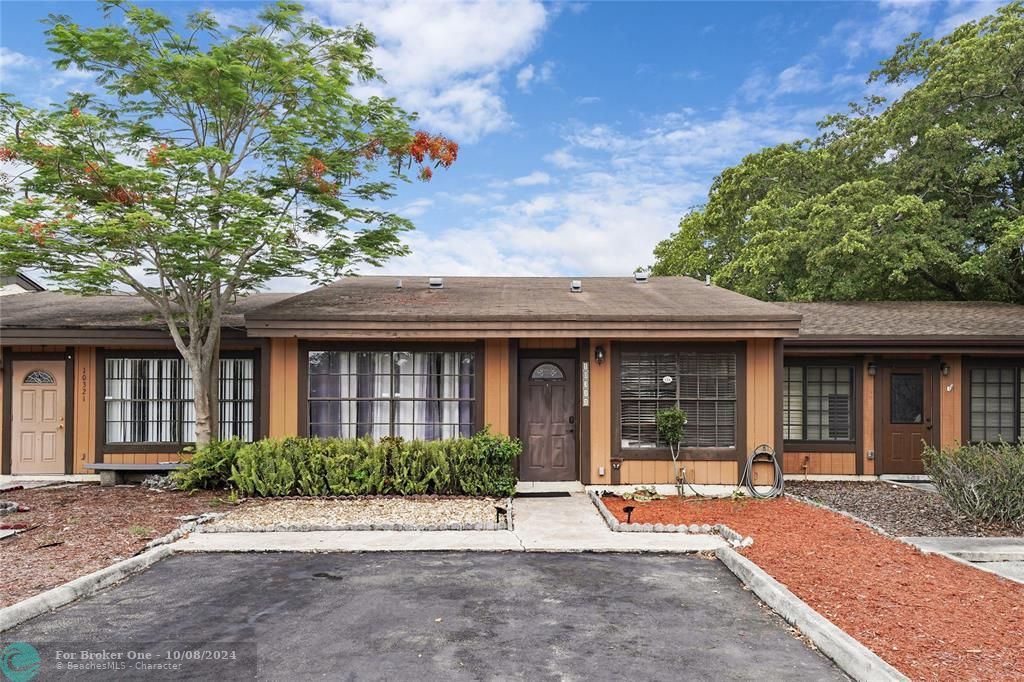 Recently Sold: $399,000 (2 beds, 2 baths, 1196 Square Feet)